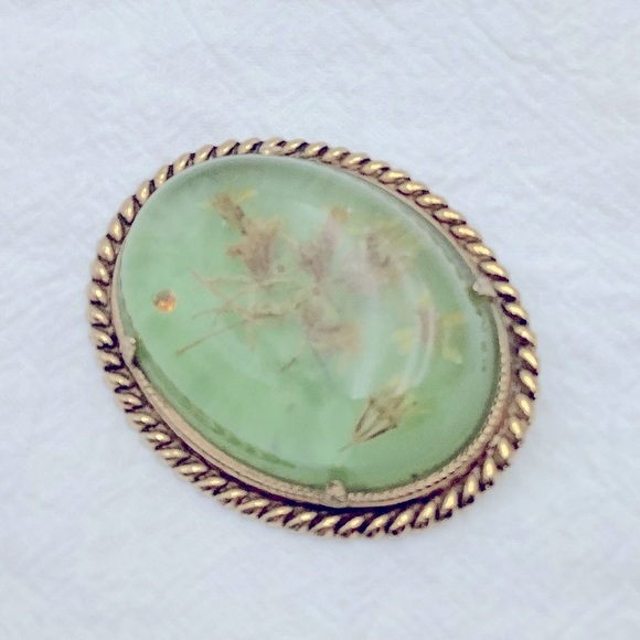 Vintage Resin Flowers Oval Brooch - Picture 1 of 3